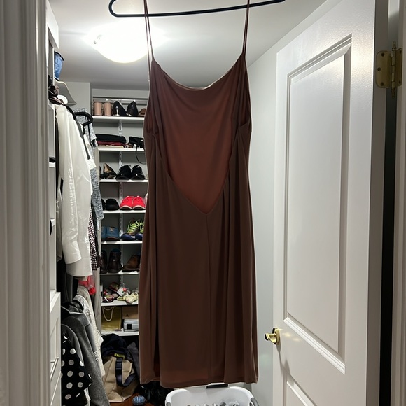 Beige backless short dress - Picture 2 of 3